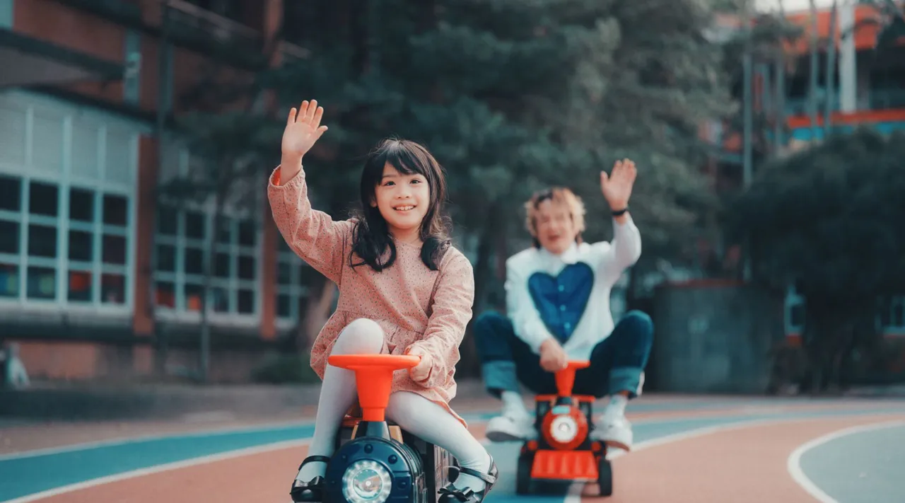 罗文裕（右）为女儿表现打90分。大赏门文化提供