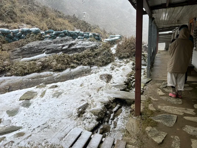 山屋附近的雪景。林保署台東分署提供