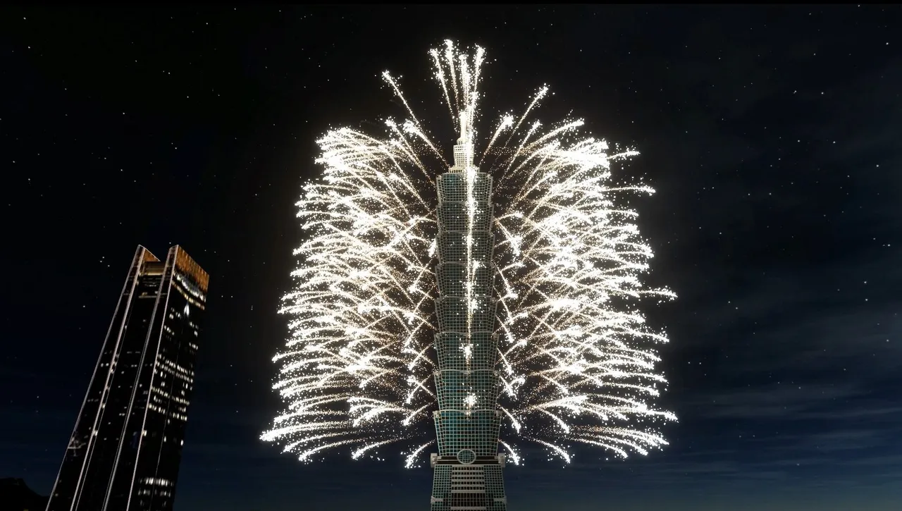 今年台北101以全新主题「SPARK 101」揭开岁末序幕，打造横跨圣诞节、跨年至农历新年的双跨年节庆盛典，图为模拟2026年跨年烟火照。台北101提供