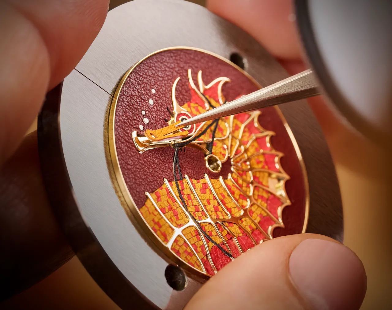 爱马仕Slim d'Hermès Hippocampe 工艺腕表。品牌提供