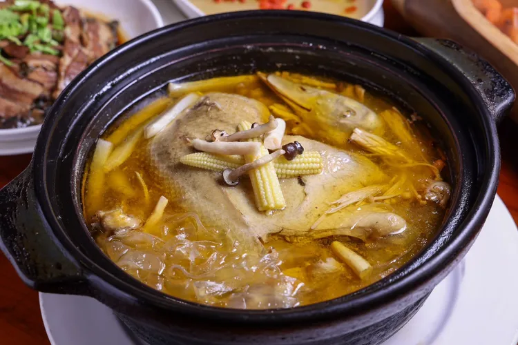 八方燜鴨。客家局提供