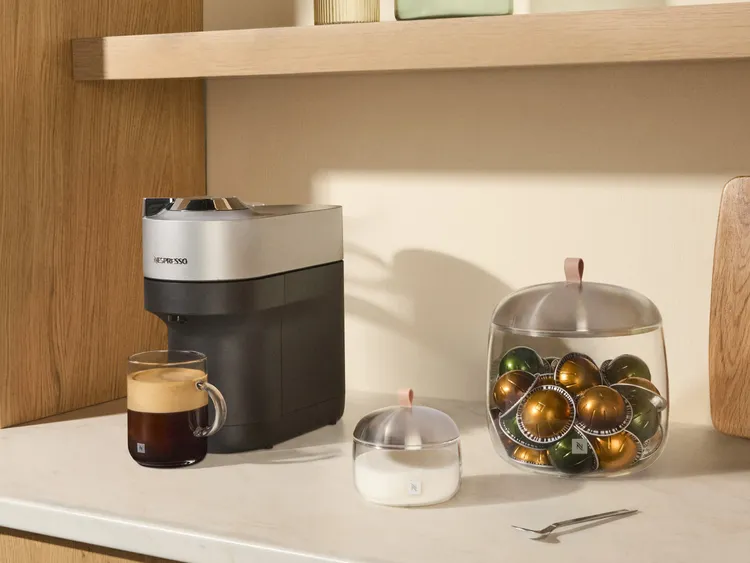 Mia膠囊展示盒（中）不只適合膠囊，也能輕鬆收納飾品、小型文具、甚至派對零食糖果，千元內就能送出「質感加倍」的美學單品。業者提供