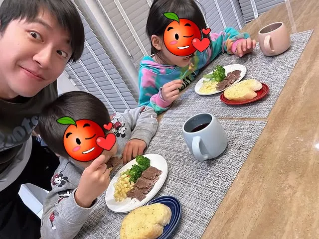 江宏傑照顧兩個小孩。翻攝江宏傑IG