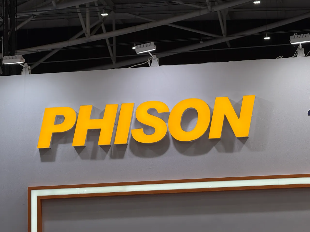 辉达、SK海力士传合作AI SSD！群联切高阶NAND订单吃补　股价飙涨停