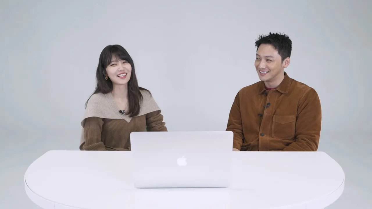 卞约汉（右）5年前首次上YouTube节目，就是献给Tiffany的队友秀英。翻摄YouTube