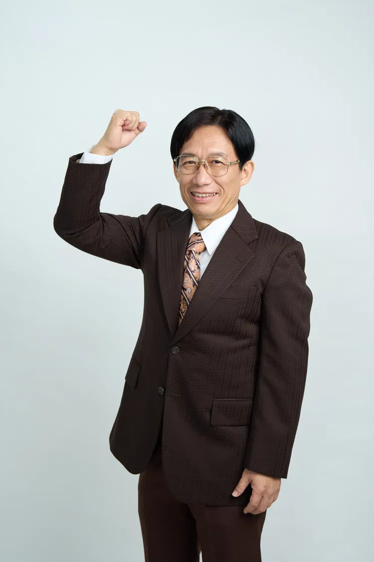 郭子乾透過照片出演《那張照片裡的我們》，特地拍攝競選人造型的形象照。瀚草文創GrX STUDIO提供