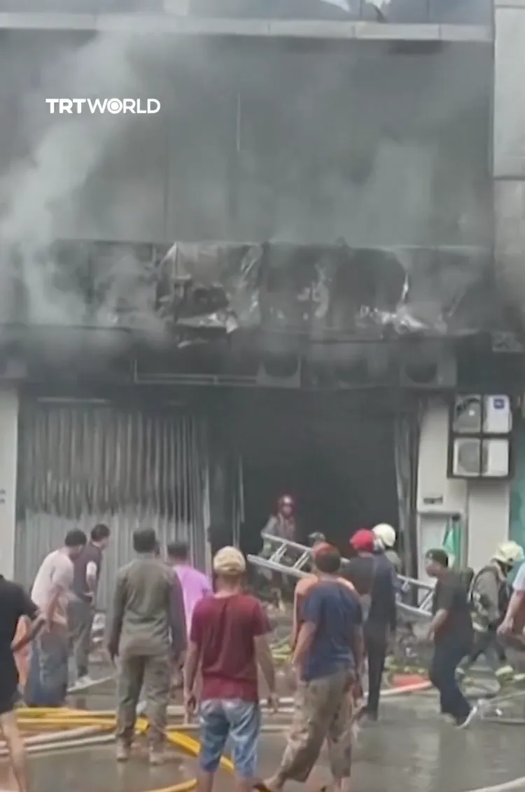 現場冒出大量濃煙，情況危急。翻攝X