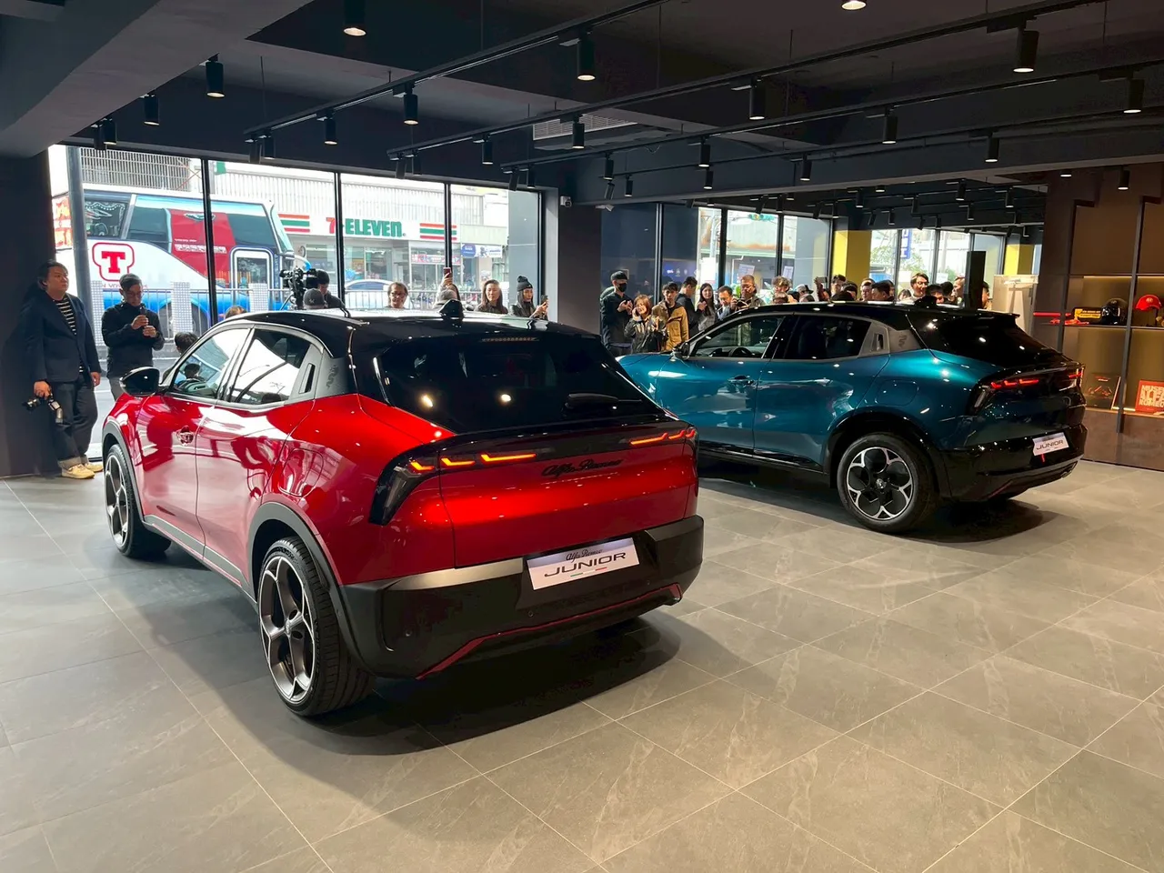 Alfa Romeo Junior将提供Ibrida油电混合与Elettrica纯电双版本。周奕豪摄