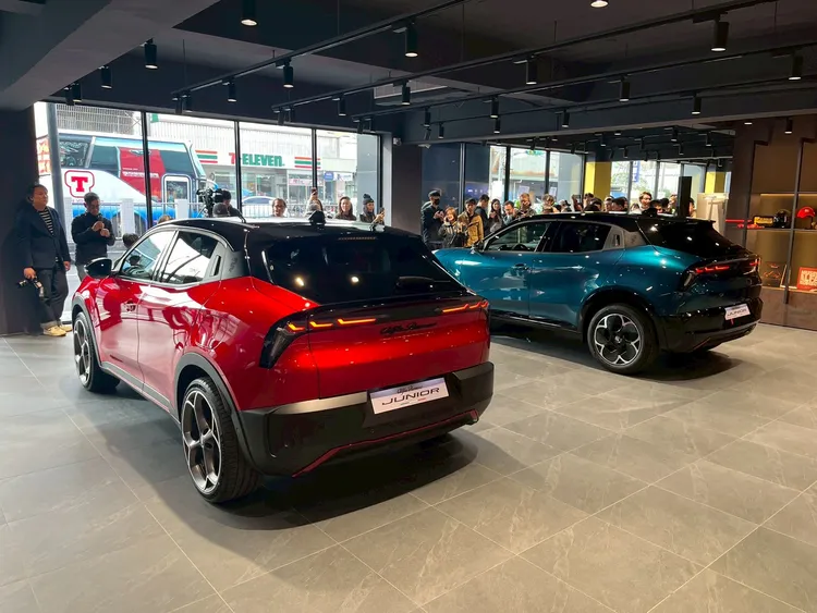 Alfa Romeo Junior將提供Ibrida油電混合與Elettrica純電雙版本。周奕豪攝