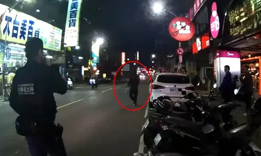 新庄醉男拿西瓜刀街头挥舞叫骂　8警强力压制送办