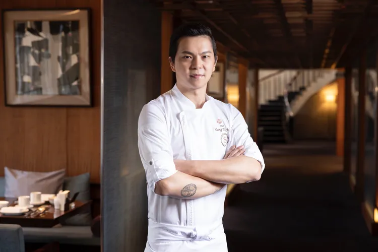 主廚許宏德以新派川菜技法的扎實功底，將川味辛香與時令秋蟹完美融合，每道菜品精準掌握蟹肉鮮甜與蟹膏濃香，呈現台灣少見的川味蟹料理。台北喜來登提供