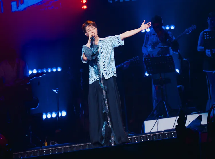 張棟樑日前蘇州場破例演唱《情花開》，喚起《無敵珊寶妹》的回憶殺。張棟樑「第二十一個故事」巡演官方提供