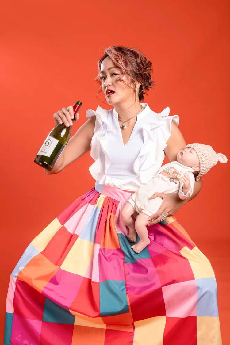 育兒把腦袋清空，凱莉自爆昨天在幹嘛真的不記得。卡米地喜劇俱樂部提供