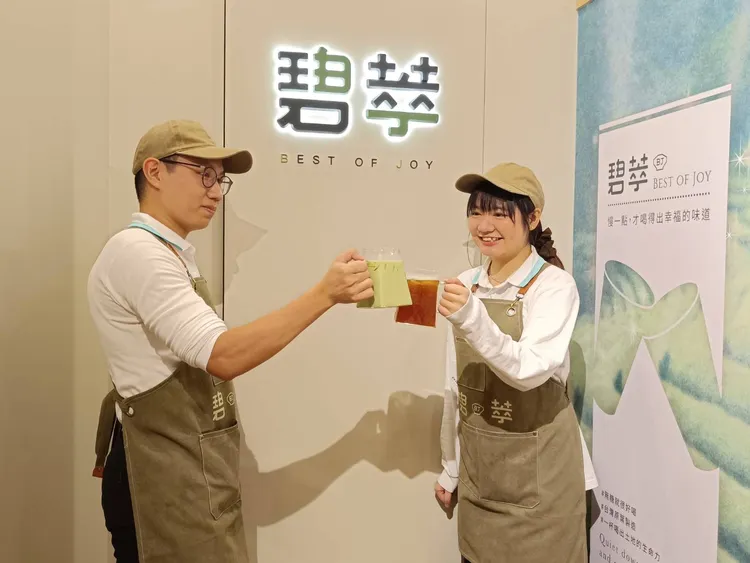 「碧萃茶飲」店內使用在地茶農的新鮮茶葉透過「次世代速萃茶飲加工技術」進行加工，有效去除茶葉耗損，茶湯更加醇厚清透。農業局提供
