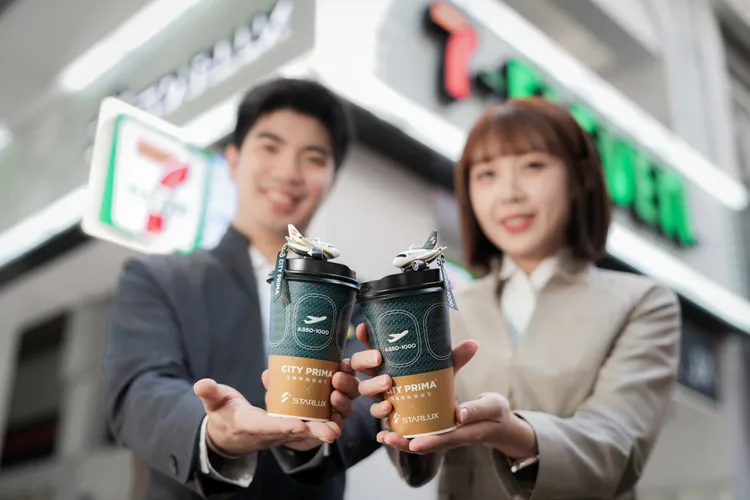 今起購買CITY PRIMA咖啡任2大杯（冷熱皆可）加9元，即可獲得一款星宇航空飛機造型杯塞。星宇航空提供