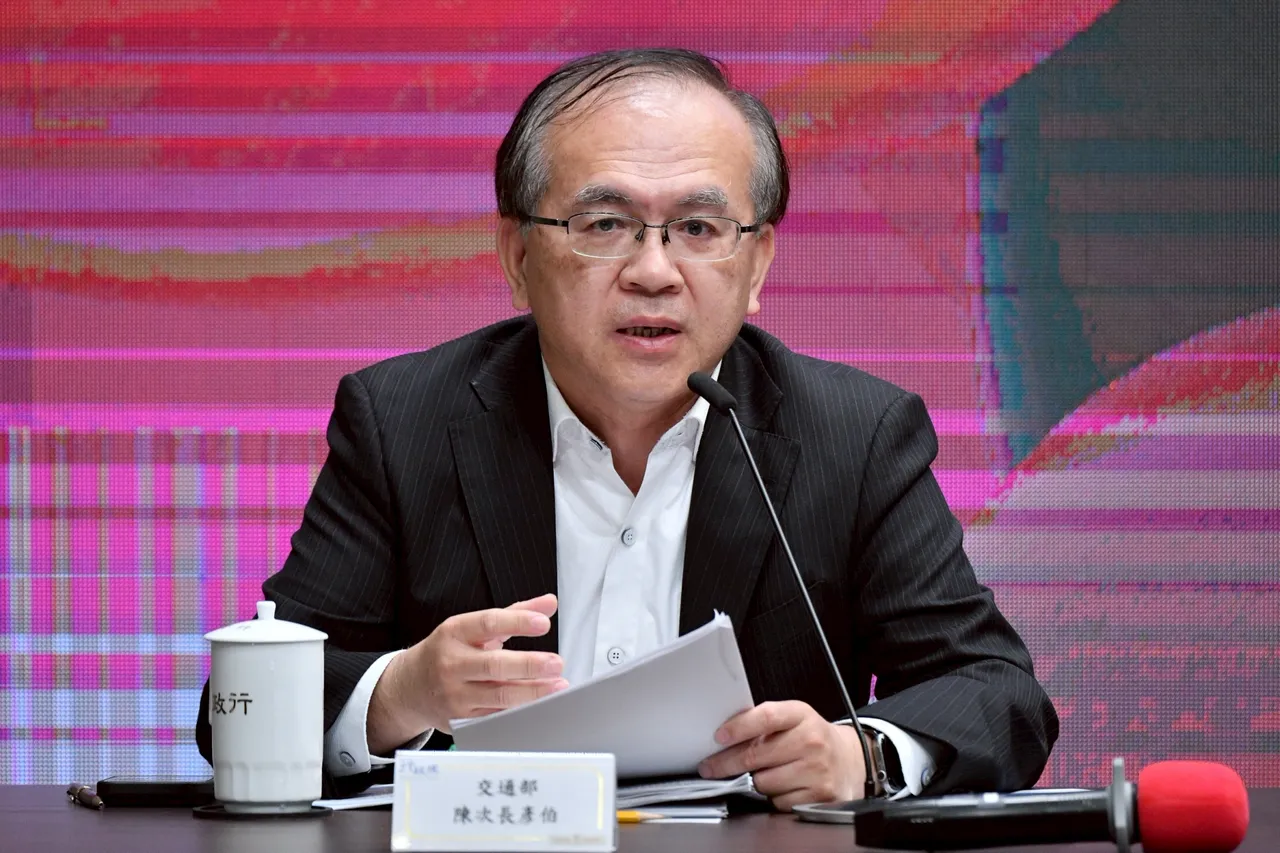 交通部次长陈彦柏补充，这个政策推动让将近100万人次使用公共运输，拿到85%的满意度。行政院提供