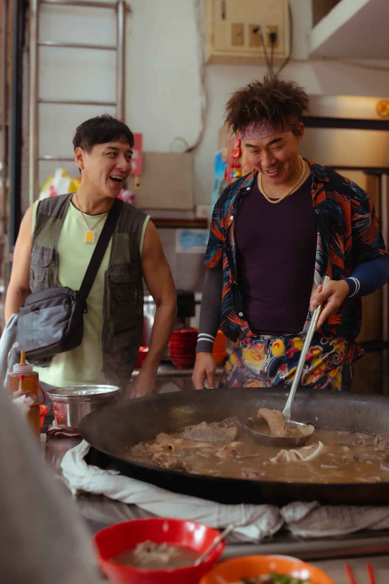 郑人硕(左)、郭泓志因合作《我们的蓝调时光》建立好交情。米神国际提供