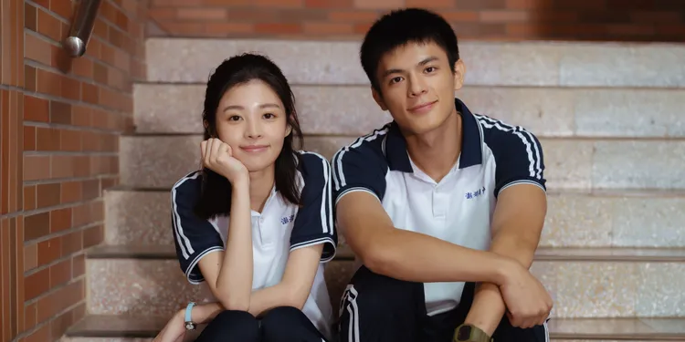 詹子萱(左)、邱以太殺青時感到不捨。米神國際提供