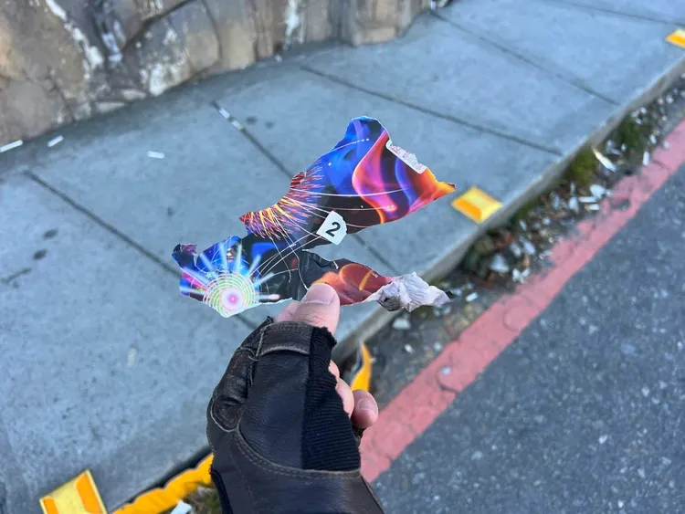 警到場查獲殘餘煙火垃圾。太管處提供