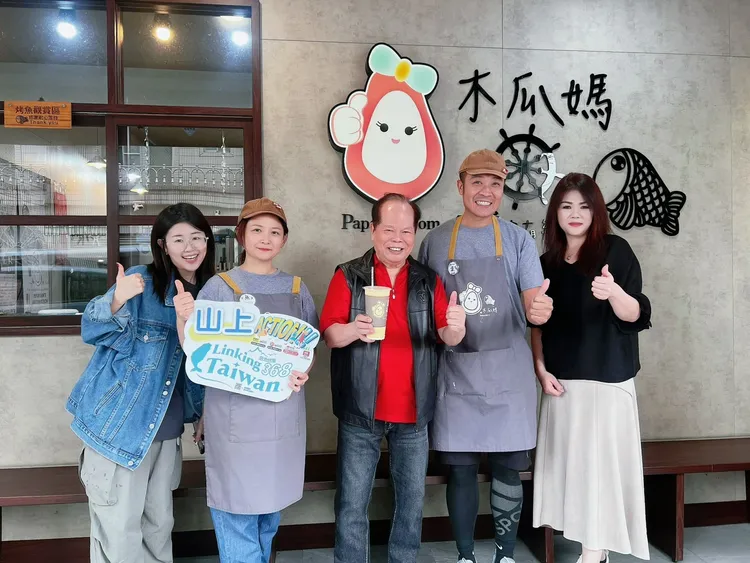 吳佩俞說，扒扒鴨用諧音哏取英文店名，剛好跟papaya一樣，有網友「腦補」覺得兩家店有關係。業者提供