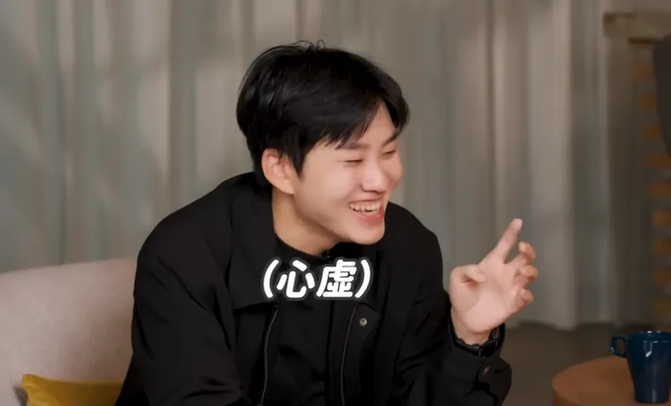 Joeman默认4月时带女友游米兰。翻摄吴淡如人生实用商学院YT