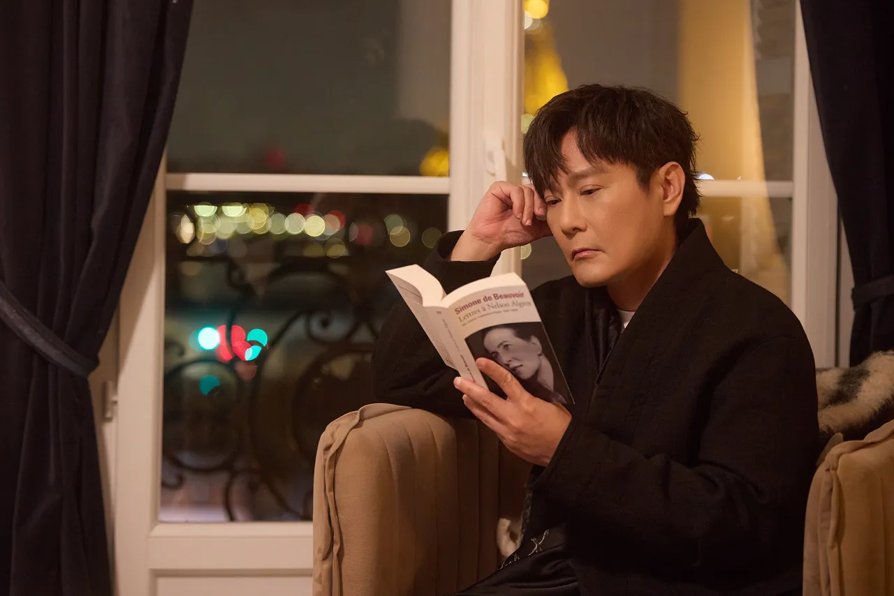 张信哲透露，MV 中出现的法文口白，灵感正是来自西蒙・波娃的文字。潮水音乐提供