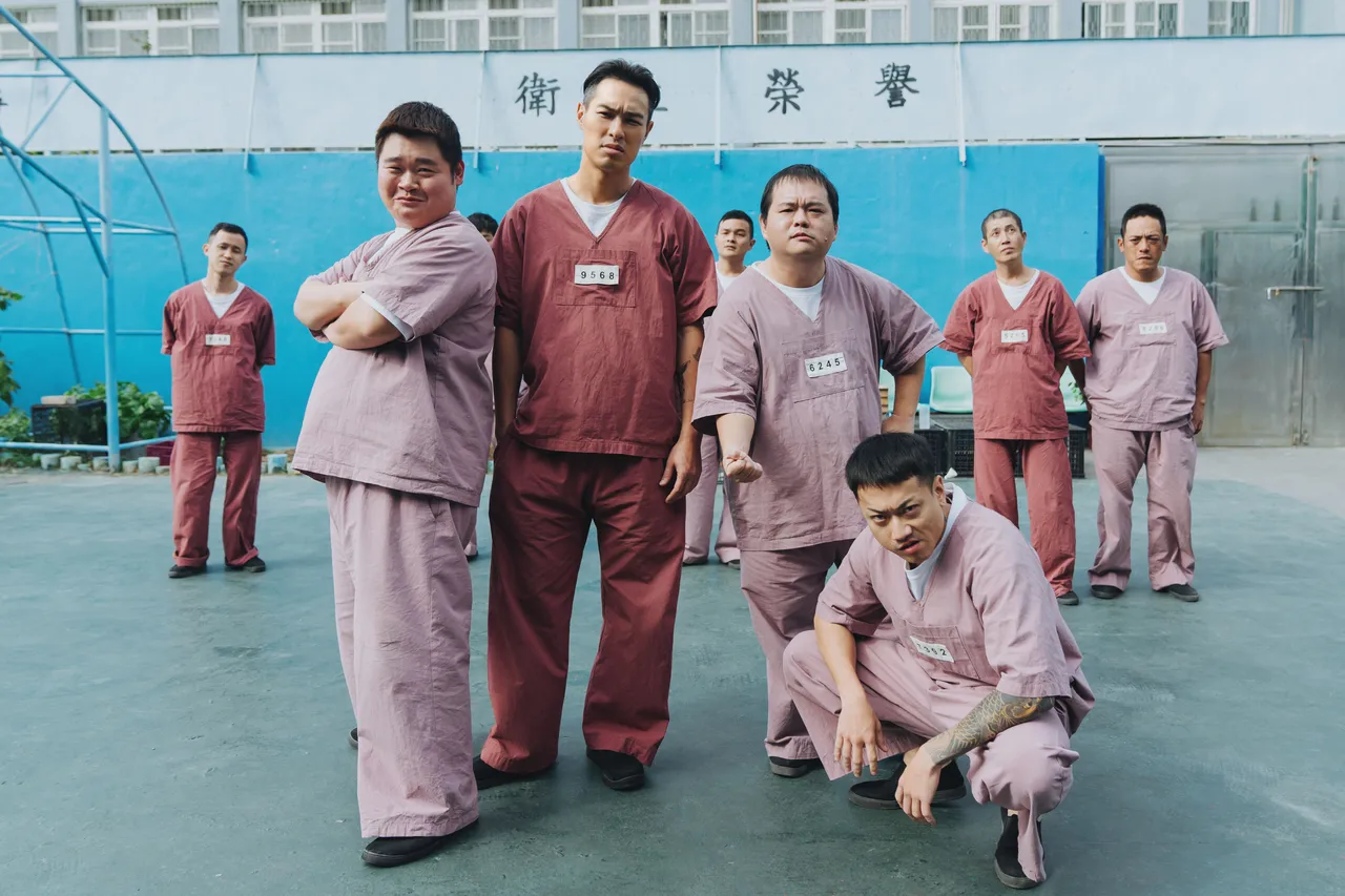 杨祐宁邪又可爱　黑道老大收编花木兰侍卫团。爱奇艺国际版、壹壹影业提供