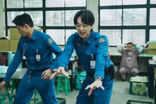 辣椒水一喷全场失控！张轩睿暴动戏拍到全员吓歪