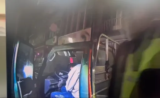 偷车上路撑不到500公尺！基隆毒虫瘫倒驾驶座遭逮