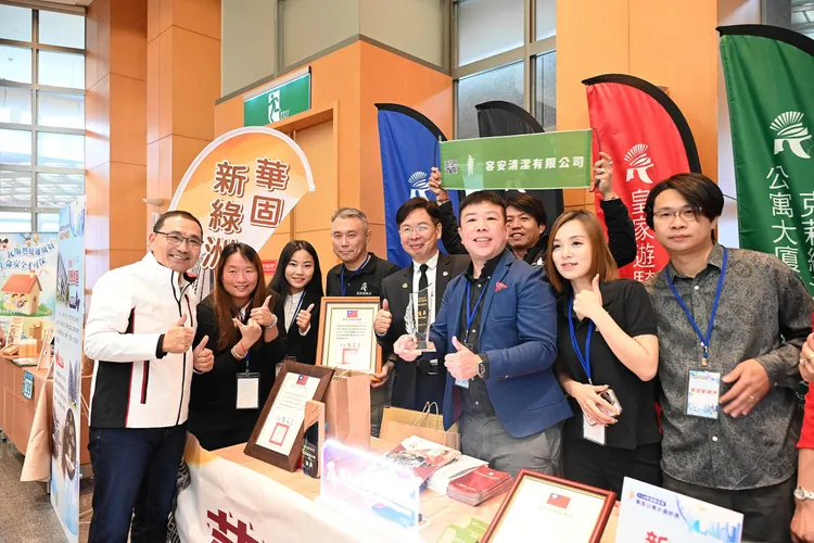 114年新北市优良公寓大厦评选，共有24个社区获得特优、优胜及杰出奖项。大型社区组特优奖为土城区「华固新绿洲社区」，中型组特优奖为莺歌区「微笑海悦社区」，小型组特优奖为新庄区「润泰峰盛社区」，风华再现组特优则由土城区「名轩皇城社区」荣获。新北市政府提供