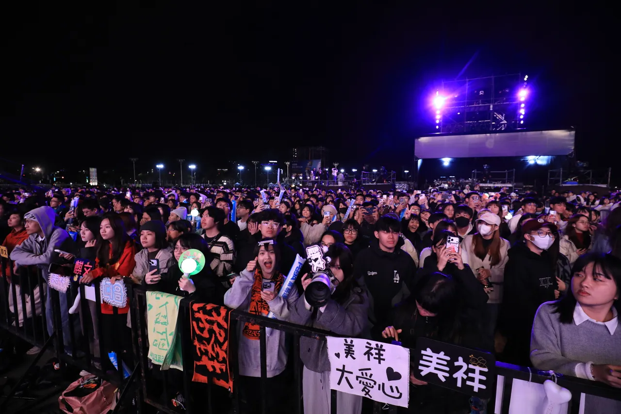 台中跨年晚会人潮挤爆。市府提供