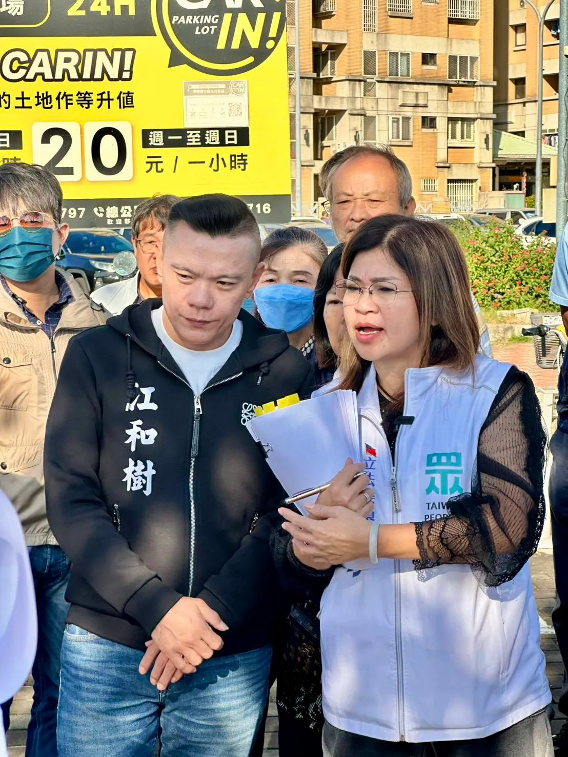 民众党台中市议员江和树、民众党立委麦玉珍合体考察。翻摄自江和树脸书