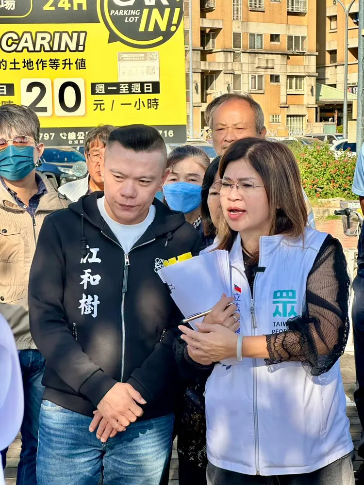 民眾黨台中市議員江和樹、民眾黨立委麥玉珍合體考察。翻攝自江和樹臉書