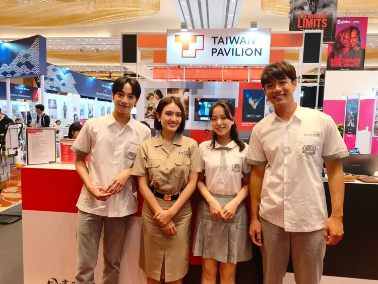 劉修甫(左起)、洪凌、項婕如、趙崇喆日前在新加坡參加ATF影視展宣傳。三匠影視提供