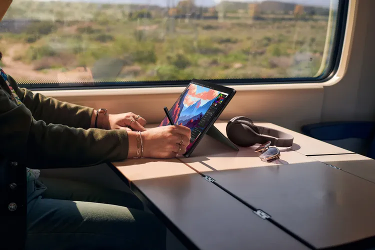 华硕供应商遭骇客入侵，公司紧急回应。华硕提供