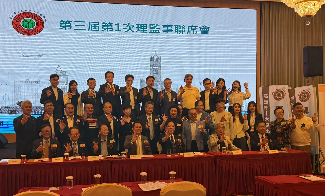 「高雄市十大傑出市民傳馨會」12日舉辦會員大會，理事長為居興建設董事長林詠盛當選。葉家銘攝