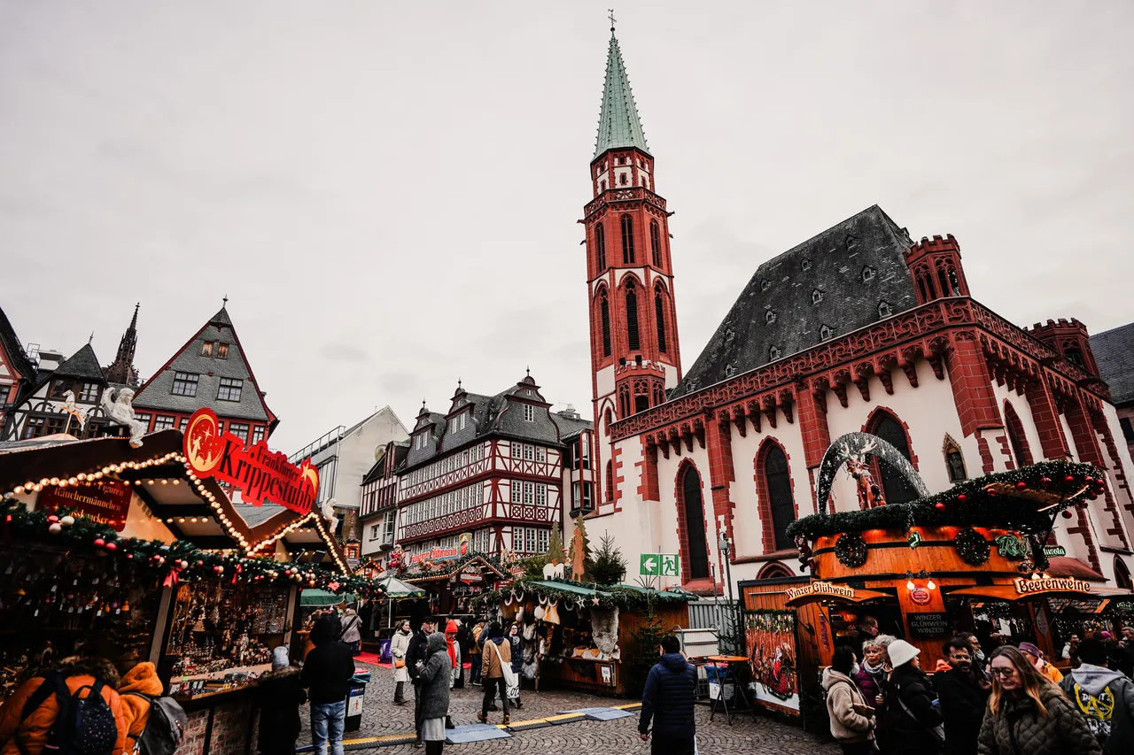 到罗马人广场感受圣诞气氛。田欣云摄影