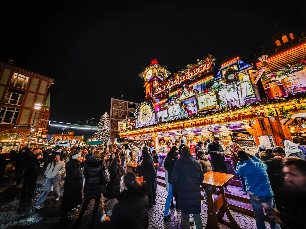 法兰克福圣诞市集晚上9点准时打烊。田欣云摄影