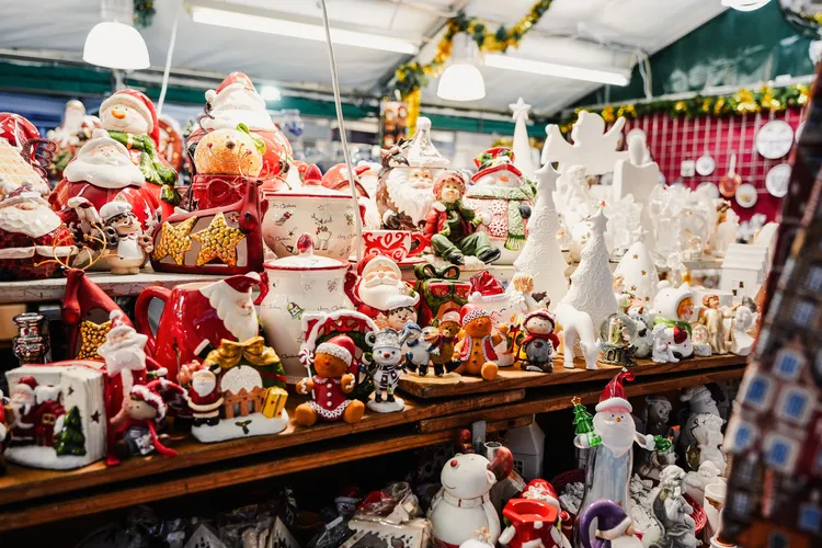 琳瑯滿目的陶瓷擺飾。田欣雲攝影