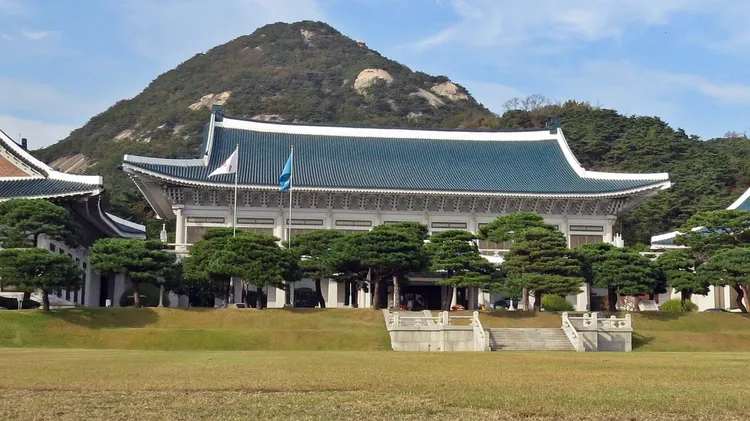 韩国总统府青瓦台。翻摄wiki/청와대