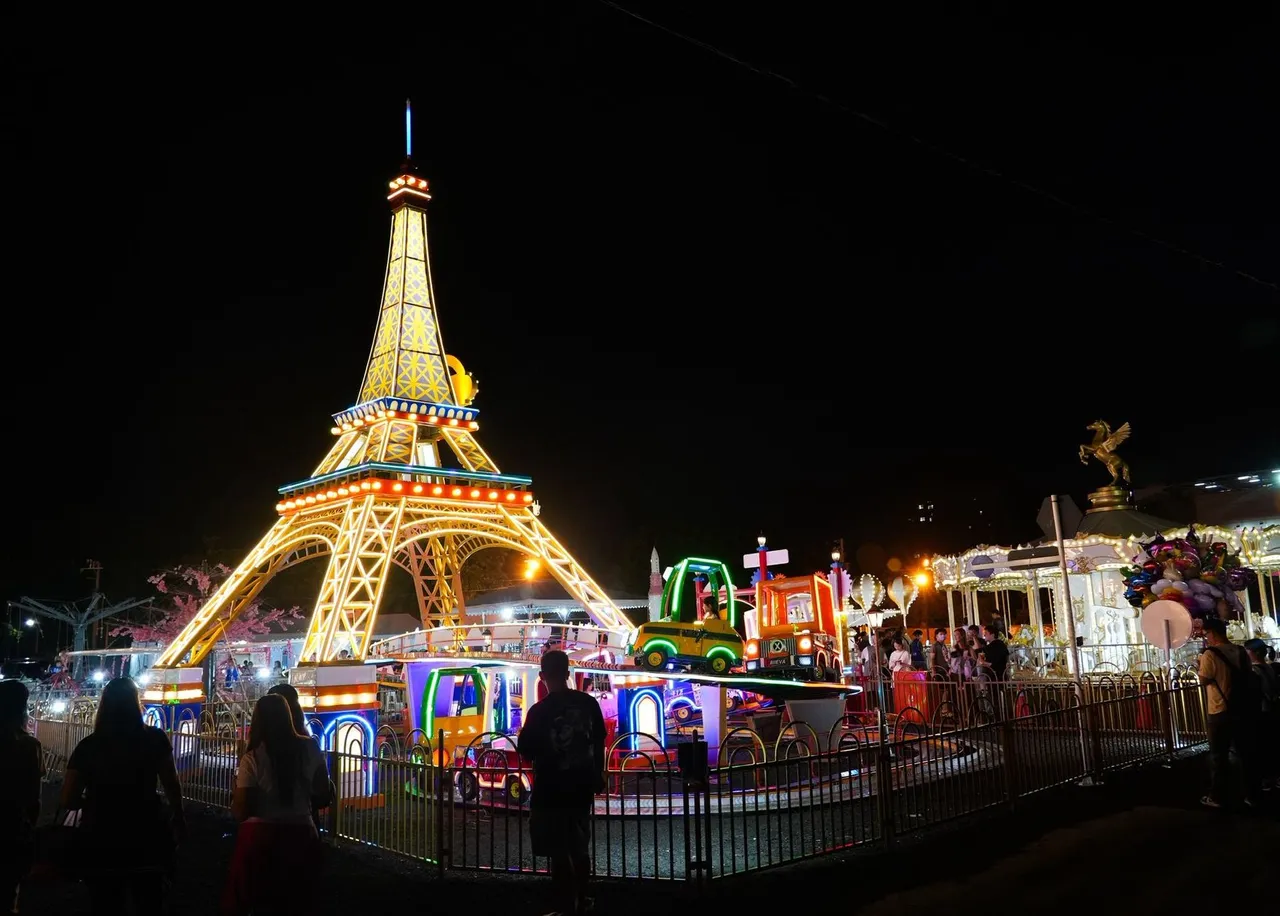 游乐设施照常营业。翻摄脸书