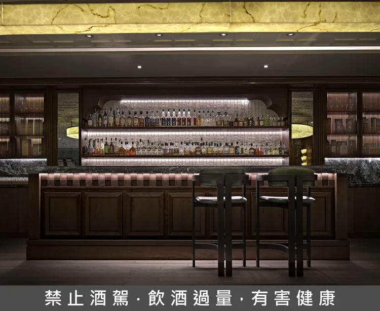 瀚寓酒店「跨年之夜限定派對」，提供 18 天生啤酒、水果雞尾酒無限暢飲，並設置現場特調吧台，由調酒師即席調製限定飲品。瀚寓酒店提供