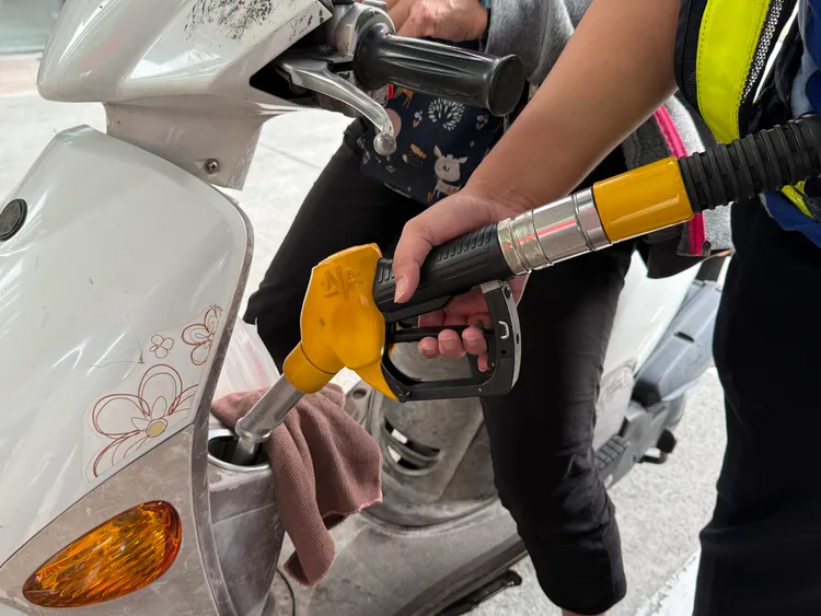 油价 中油 加油示意图。摄影中心