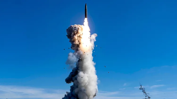 中國2024年9月試射射程超過12000公里的東風31-AG洲際彈道飛彈。翻攝解放軍網
