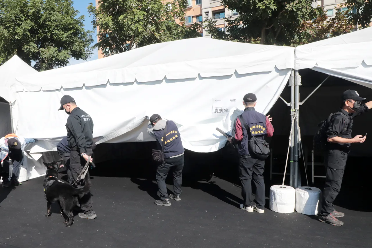 警方也持续进行现场维安工作。南市府提供