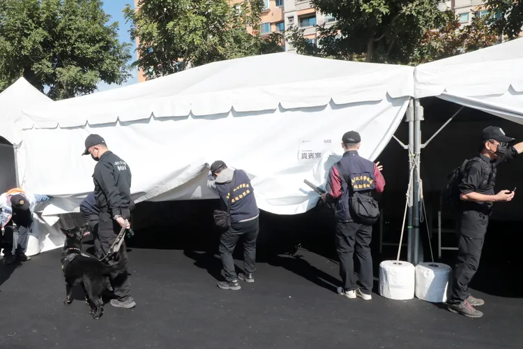 警方也持續進行現場維安工作。南市府提供