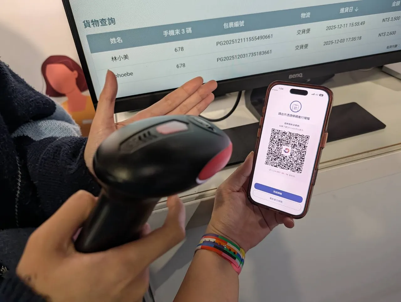 用户未来去超商只需要打开数位皮夹App后点选「出示凭证」，便能将QRcode提供给店员扫描后取件。赵筱文摄