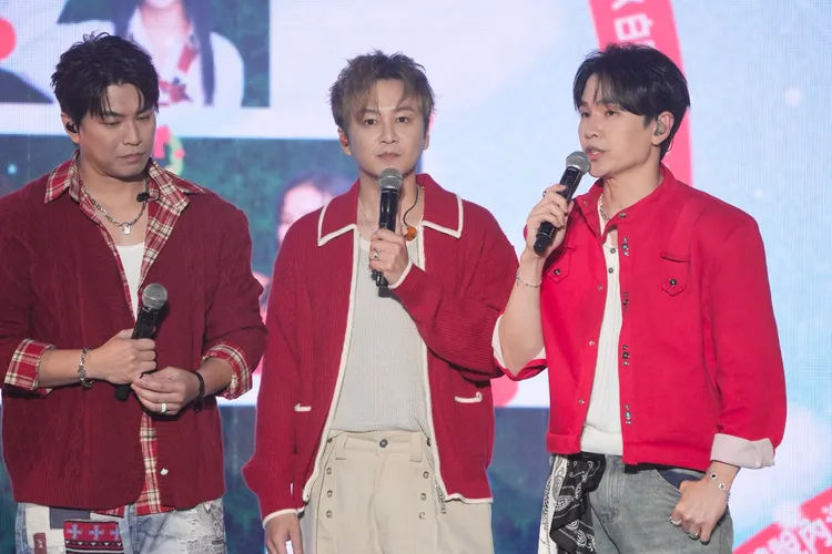 書偉（中）宣布將當新手爸爸後首露面，看起來幸福圓了不少。彭欣偉攝