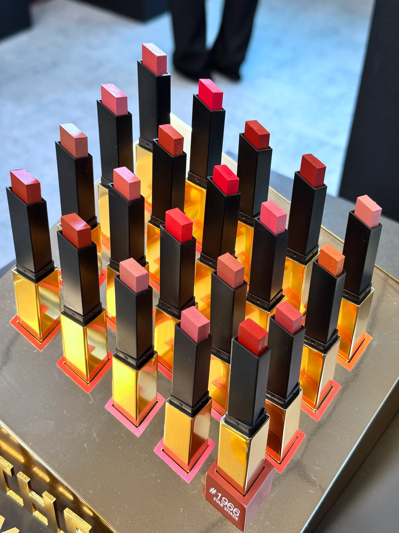 YSL Beauty奢华烟管柔雾唇膏，各1650元。张家玲摄