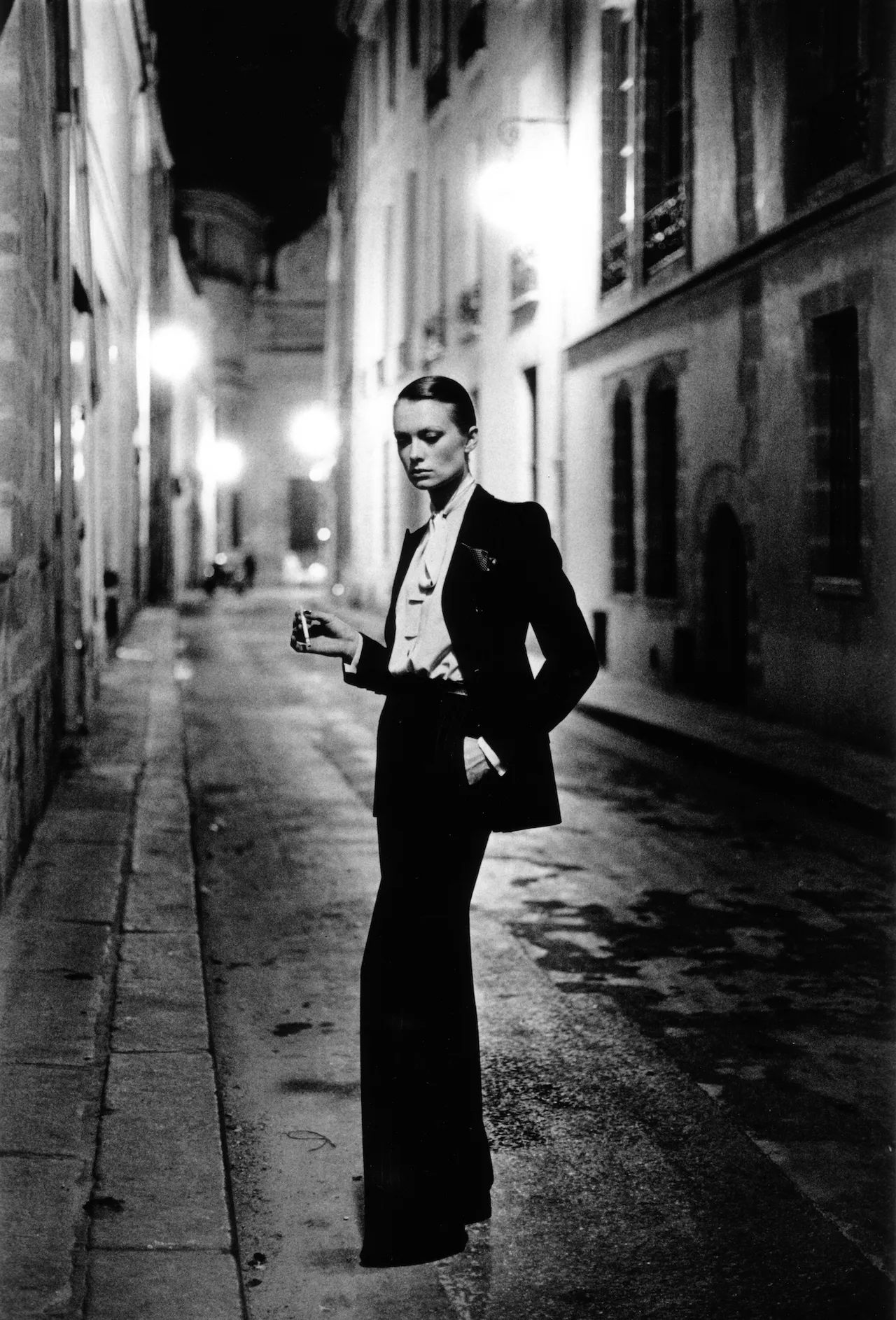 圣罗兰先生在1975年推出烟管裤装，改写了女性的服装历史。品牌提供